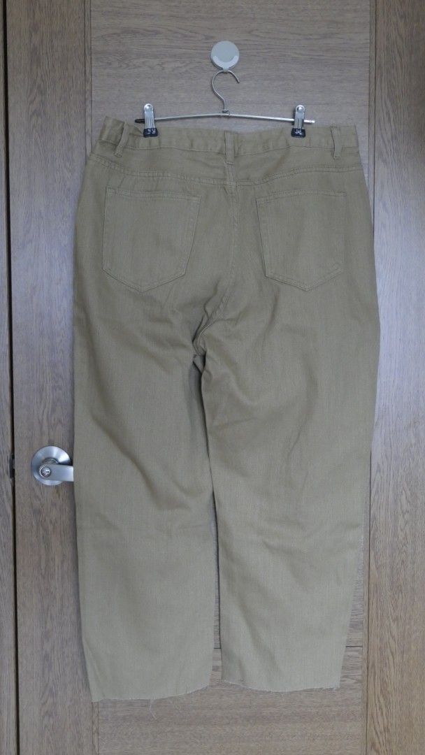 Khaki Cropped Raw Hem Straight Leg Pants (Category: Jeans) located in Taguig. Submitted by spaula76 (Listing ID 1465008421, Image 2). Description: Love, Bonito Khala Denim Pants Size: 29 Measurements: Length 90 cm Details: Love, Bonito Khala style fitted denim trousers.