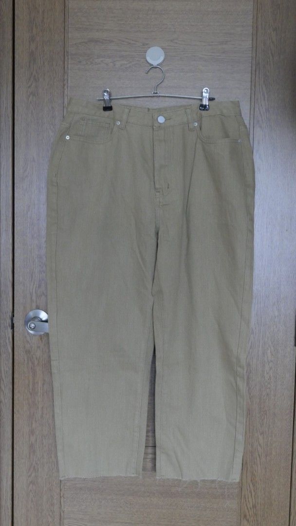 Khaki Cropped Raw Hem Straight Leg Pants (Category: Jeans) located in Taguig. Submitted by spaula76 (Listing ID 1465008421, Image 1). Description: Love, Bonito Khala Denim Pants Size: 29 Measurements: Length 90 cm Details: Love, Bonito Khala style fitted denim trousers.