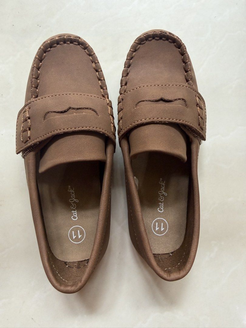 Kids Brown Loafers (Category: Babies & Kids Fashion) located in Paranaque City. Submitted by dbymbong (Listing ID 1465062621, Image 3). Description: - Size 11 (4-5 years old) - Brand: Cat & Jack - Color: Neutral tan-brown .