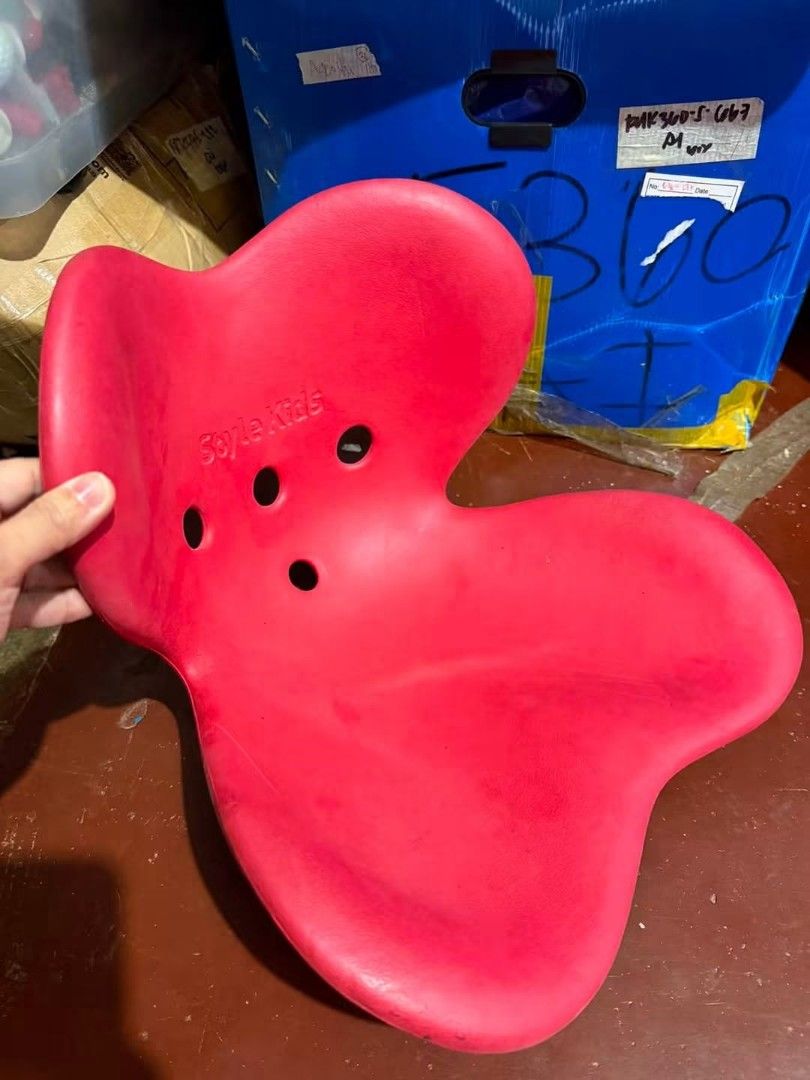 KIDS POSTURE SEAT (Category: Kids Tables & Chairs) located in Sablan. Submitted by gongonshelley12 (Listing ID 1465008064, Image 2). Description: 300 ONLY KIDS POSTURE CHAIR EXCELLENT PO YAN MAGANDA HABANG BATA PA MASANAY NA KIDS SA STRAIGHT NA PAG UPO.