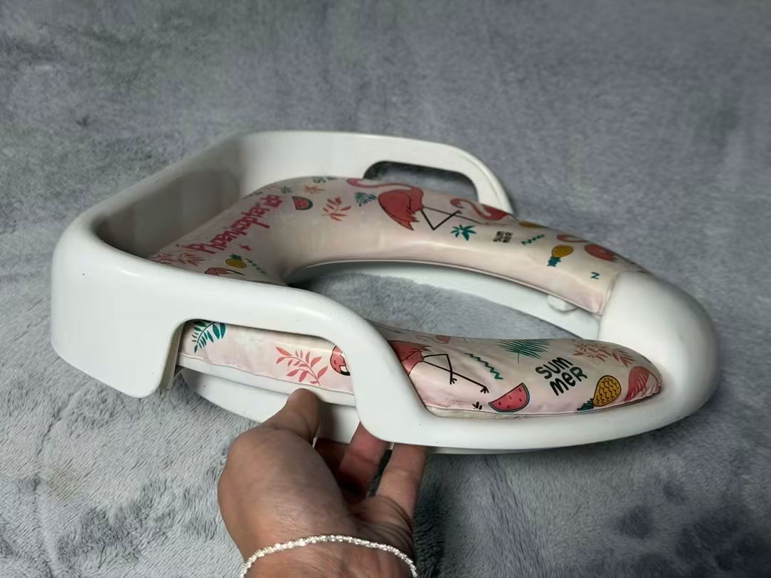 kids toilet seat (Category: Baby Toiletries & Grooming) located in Sablan. Submitted by gongonshelley12 (Listing ID 1465010799, Image 3). Description: 150 only KIDS TOILET SEAT GOODS NA GOODS PO ETO ANG CUTE 🤩🤩.
