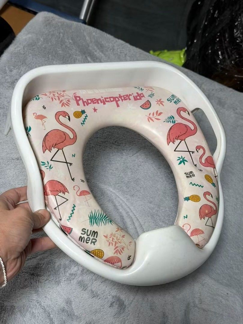 kids toilet seat (Category: Baby Toiletries & Grooming) located in Sablan. Submitted by gongonshelley12 (Listing ID 1465010799, Image 1). Description: 150 only KIDS TOILET SEAT GOODS NA GOODS PO ETO ANG CUTE 🤩🤩.