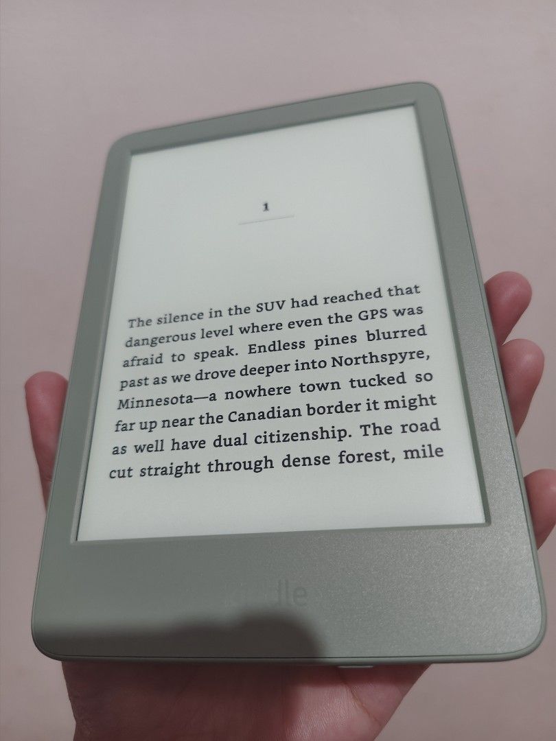 Kindle Basic 11th Gen 2024 Matcha (Category: Everything Else Others) located in Bacoor. Submitted by bookbelle (Listing ID 1465079753, Image 3). Description: ❗AVAILABLE AS LONG AS LISTED❗ ❗LAST PRICE POSTED❗ Kindle Basic 11th Gen 2024 NO ADS 16GB storage with dark mode Original cable included, no box Screen has no scratches, Side bezels are smooth with minor signs of usage at the back from acrylic case..