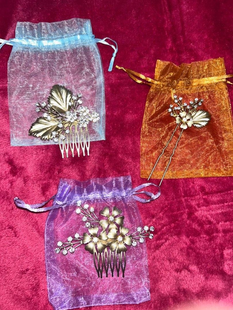 KLAD Hair pin bundle (Category: Hair) located in Manila. Submitted by coolstuffs__ (Listing ID 1465159944, Image 2). Description: what u see is what u get.