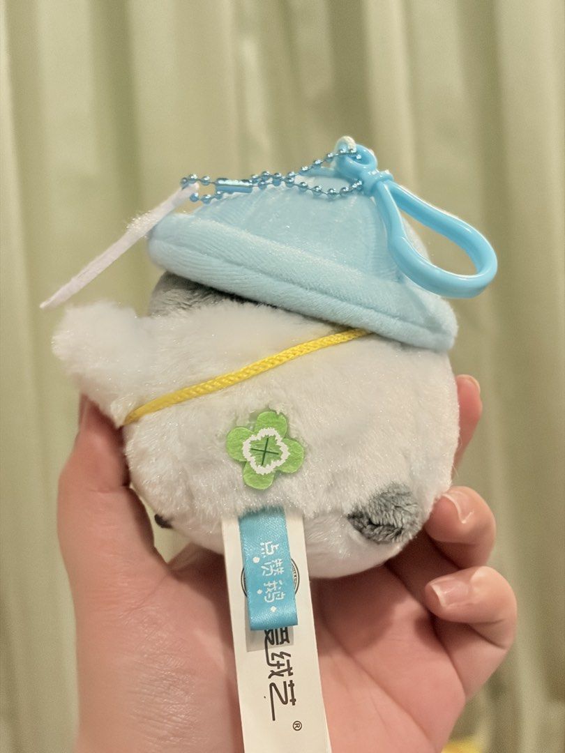 Koupen-chan Plush Charm (Category: Plushies & Soft Toys) located in Caloocan City. Submitted by miffuph (Listing ID 1465125970, Image 3). Description: - Super soft and fluffy penguin plush keychain - Wears an adorable light blue hat with a pink flower - Holds a cute mini travel postcard and cup bag - Features a speech bubble tag that says "美好的风景，最棒棒哒！" - Equipped with a convenient blue plastic clip and beaded chain - Brand new with original tags 