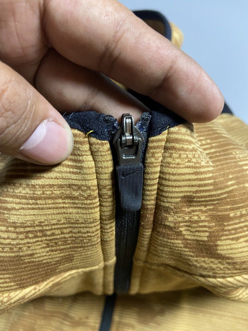 Kyrie zip up hoodie (Category: Coats, Jackets and Outerwear) located in Cebu City. Submitted by chinocabanit (Listing ID 1465132343, Image 3). Description: Nike Dry Showtime Kyrie full zip hoodie L - 27 W -21 ( large on tag ) No issue Excellent to asnew condition 9.9/10 color rate 1000 pesos freeship 🏷️ Sawang calero, cebu city 📍.