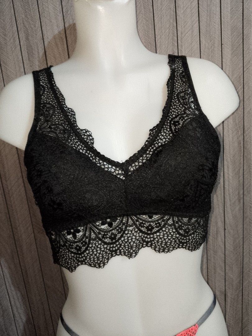 L: SO INTIMATES padded Black lace Bralette (Category: Undergarments & Loungewear) located in Manila. Submitted by truecrystal-1407 (Listing ID 1465078731, Image 1). Description: .