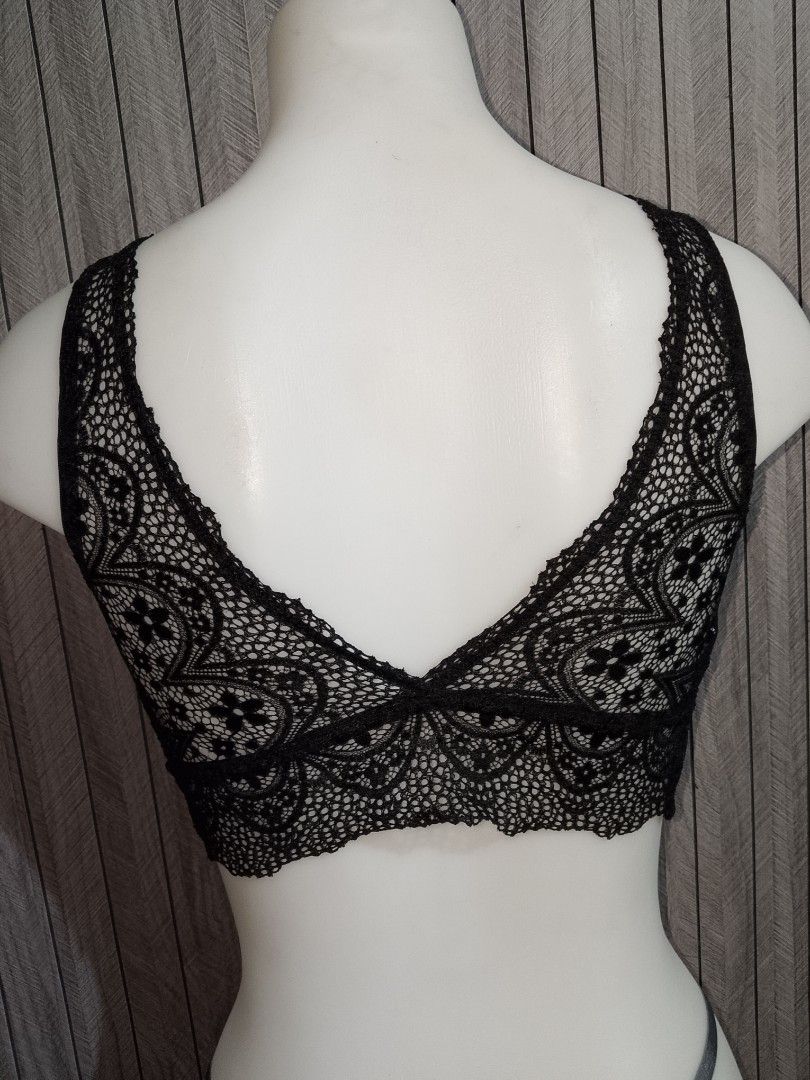 L: SO INTIMATES padded Black lace Bralette (Category: Undergarments & Loungewear) located in Manila. Submitted by truecrystal-1407 (Listing ID 1465078731, Image 3). Description: .