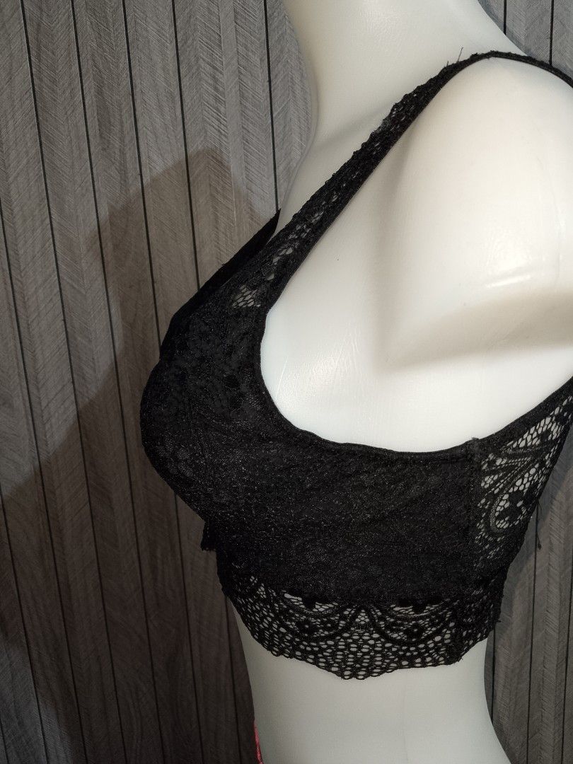 L: SO INTIMATES padded Black lace Bralette (Category: Undergarments & Loungewear) located in Manila. Submitted by truecrystal-1407 (Listing ID 1465078731, Image 2). Description: .