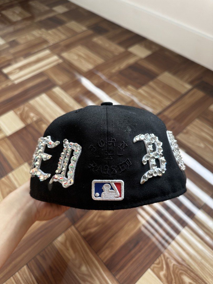 LA New Era Cap w RhineStone (Category: Caps & Hats) located in Manila. Submitted by aledobrian29085 (Listing ID 1465022544, Image 3). Description: Size 7 - 1/8 56.8cm Good Condition No issue .