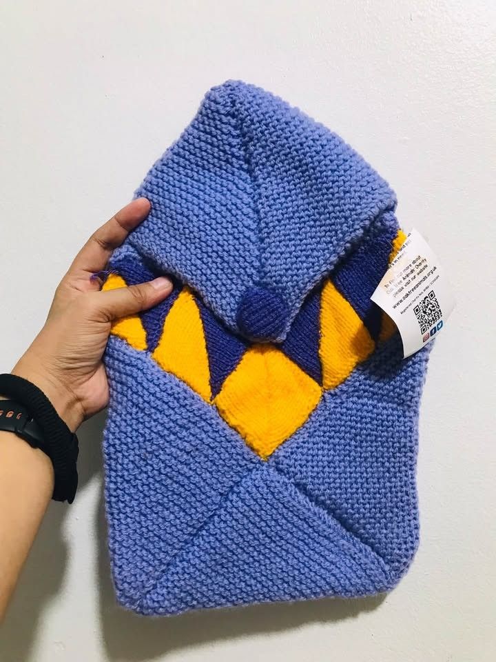 LARGE CROCHET POUCH (Category: Purses & Pouches) located in Gamu. Submitted by 2022bagsbunny (Listing ID 1464987631, Image 1). Description: .