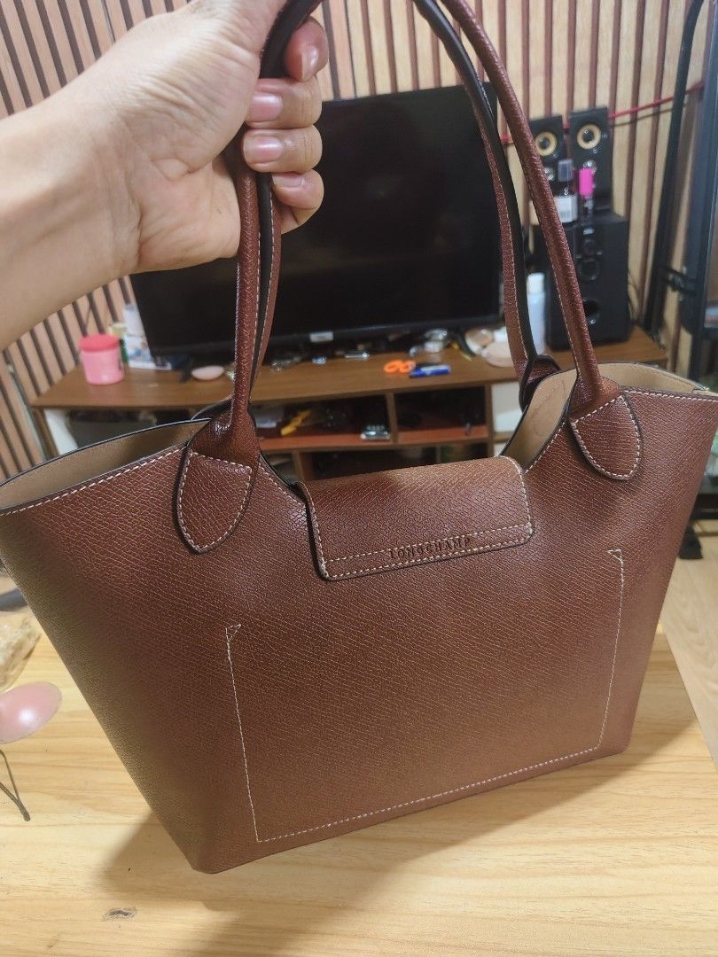 Large long champ epure tote (Category: Tote Bags) located in Manila. Submitted by quickcloud_e63045 (Listing ID 1465042847, Image 2). Description: .