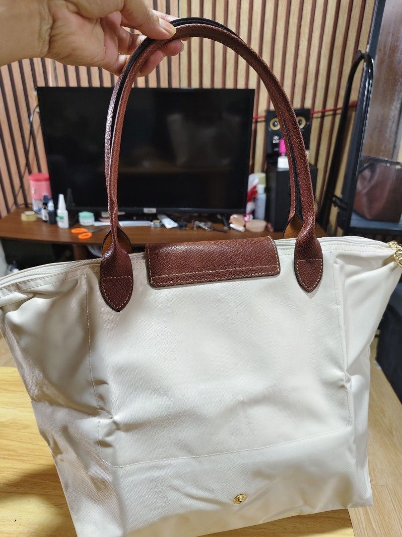 Le plaige classic large tote (Category: Tote Bags) located in Manila. Submitted by quickcloud_e63045 (Listing ID 1465043181, Image 2). Description: .