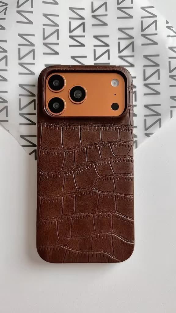 Leather phone case 17pm (Category: Cases & Sleeves) located in Tarlac. Submitted by mileeeesss (Listing ID 1465092795, Image 2). Description: ❗️PAYMENT FIRST POLICY❗️ Leather phone case 17pm Selling for: 350 🎀 Why selling cheaper? • Super dami kong tambak, need na ma-dispose (affiliate si seller) • Video available — ginawan ko lang rin ng video para mapromote Payment & Delivery: 💰MOP: gcash/mari/maya 📍Location: Tarlac City 📦Shipping: via J&T 