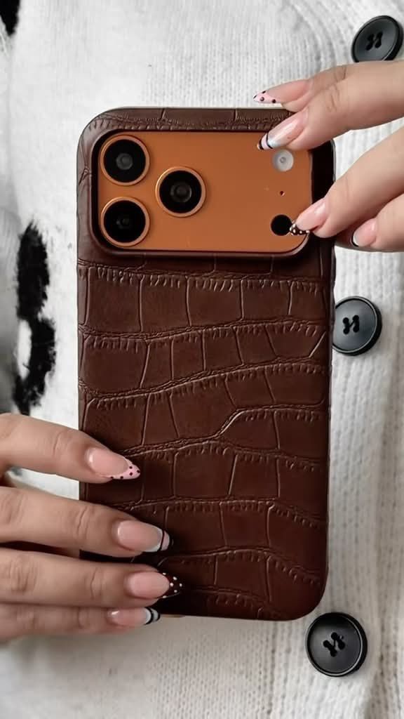 Leather phone case 17pm (Category: Cases & Sleeves) located in Tarlac. Submitted by mileeeesss (Listing ID 1465092795, Image 1). Description: ❗️PAYMENT FIRST POLICY❗️ Leather phone case 17pm Selling for: 350 🎀 Why selling cheaper? • Super dami kong tambak, need na ma-dispose (affiliate si seller) • Video available — ginawan ko lang rin ng video para mapromote Payment & Delivery: 💰MOP: gcash/mari/maya 📍Location: Tarlac City 📦Shipping: via J&T 