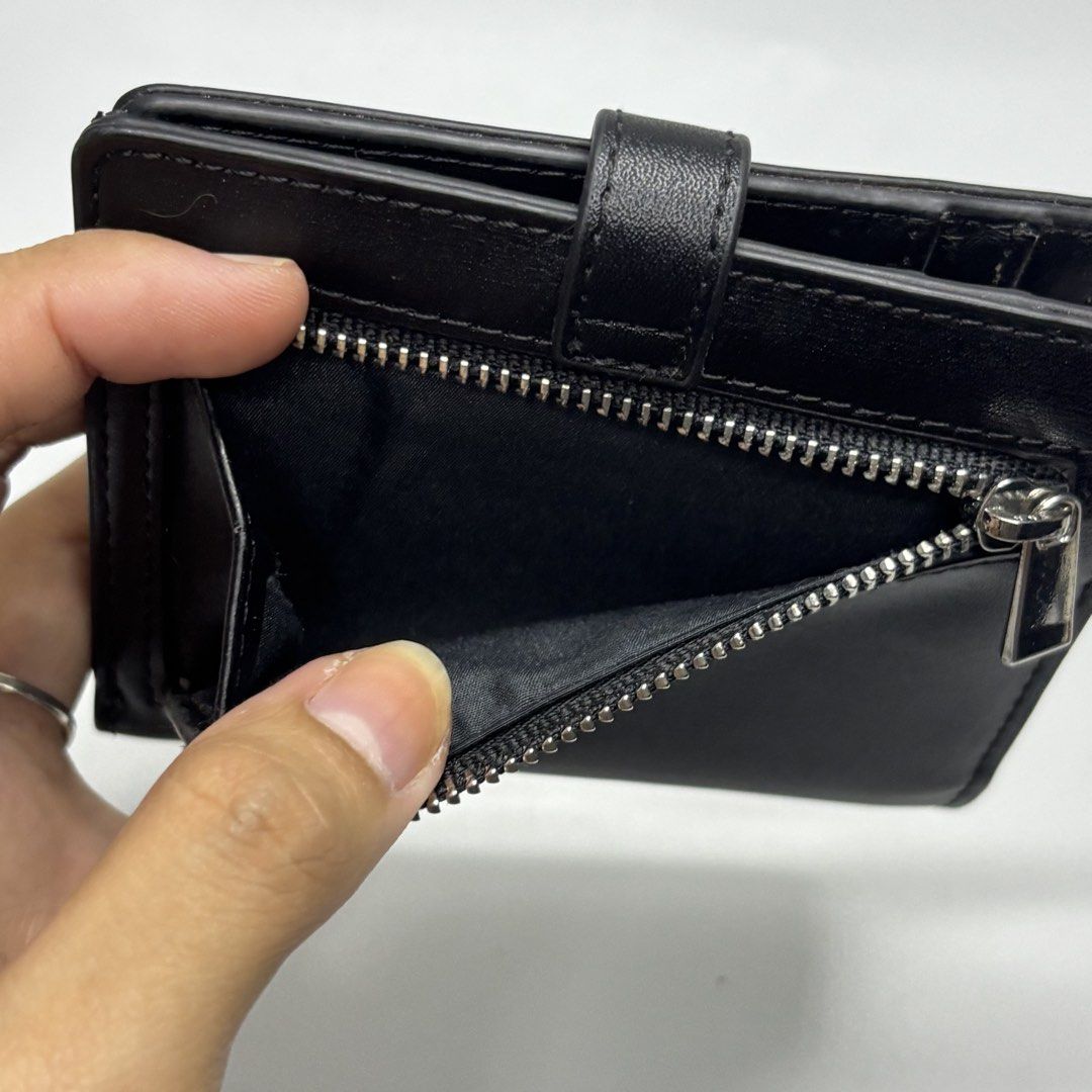 Legato Largo Lusso Thin Bi-Fold Wallet (Category: Wallets & Card holders) located in General Trias. Submitted by shxx_phine (Listing ID 1464970107, Image 3). Description: 📌LP posted, PLS refrain from haggling 📌 all items are japan surplus finds 📌 STRICTLY mine now, pay after invoice 📌 NO RUSH shipping (we ship every tues & fri, depending on our availability) 📌 NO cancellation, return and refunds mod | j&t, lalamove mop | gcash , maribank 📍c