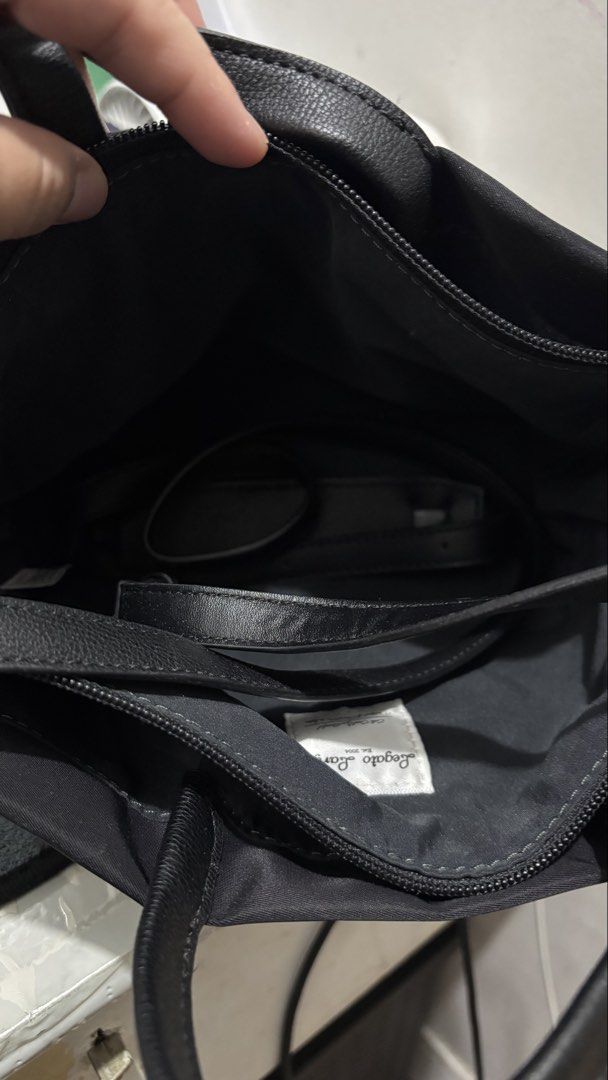 Legato largo mini (Category: Cross-body Bags) located in Paranaque City. Submitted by prelovedph2019 (Listing ID 1465084114, Image 3). Description: Mini Original.