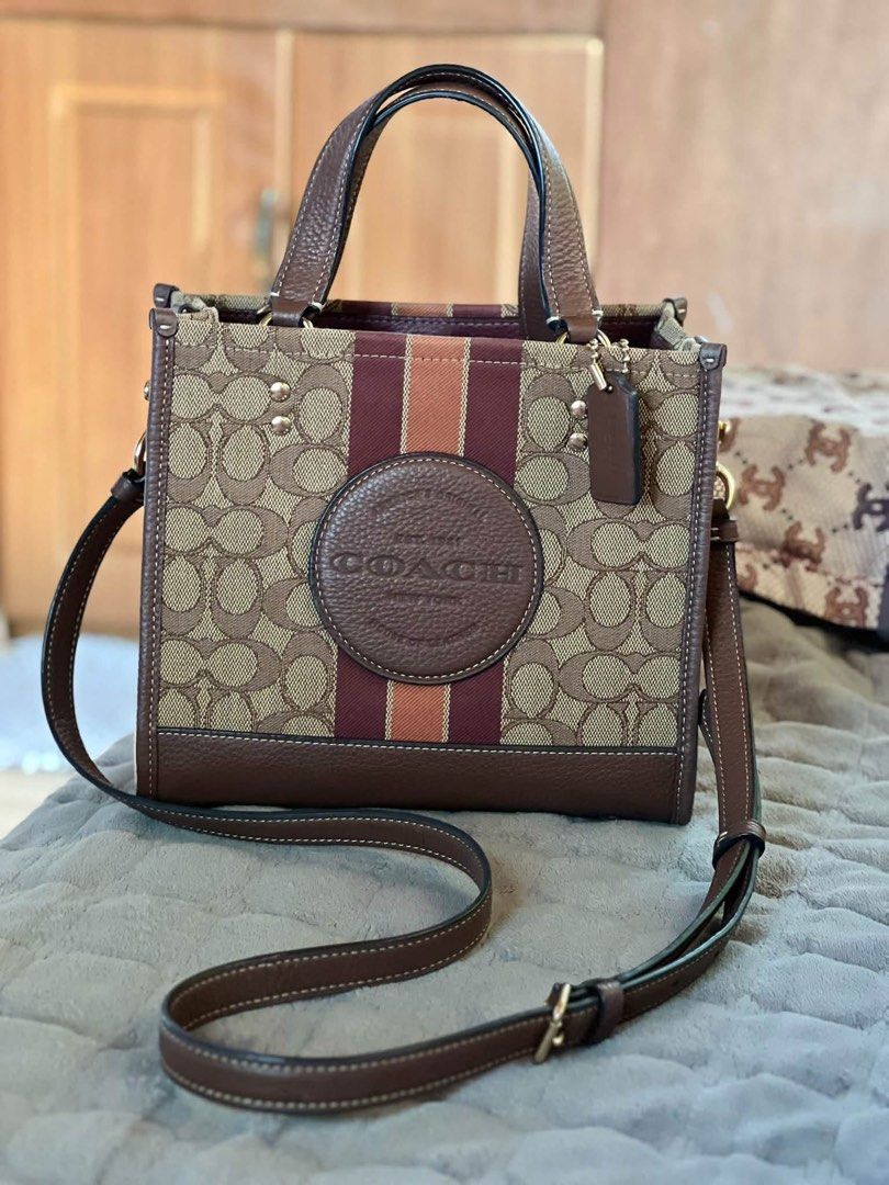 💯Legit Coach Dempsey 22 (Category: Luxury Bags & Wallets) located in General Santos City (Dadiangas). Submitted by braverabbit.67 (Listing ID 1465031951, Image 3). Description: UNAHAN lang mga Sisssy🤩 Decluttering SALE🏷️ My Personal Preloved Bag✨ RFS: Need Funds Ang gaganda, Swerte ng Maka-Mine 👏🏼🥹🥰 Rare to have that bag! nabili mismo sa COACH STORE in US🇺🇸 💯 MONEYBACK GUARANTEE IF PROVEN FAKE 💯 ~ In Very Good to Like New Condition 𝗦�