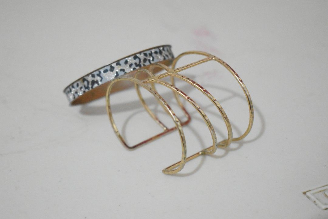 Leopard print bangle and gold cuff (Category: Bracelets) located in Manila. Submitted by pinknalalaki (Listing ID 1465094528, Image 2). Description: 2000s leopard print bangle from my mom -200₱ gold cuff -250₱ 400 for both.