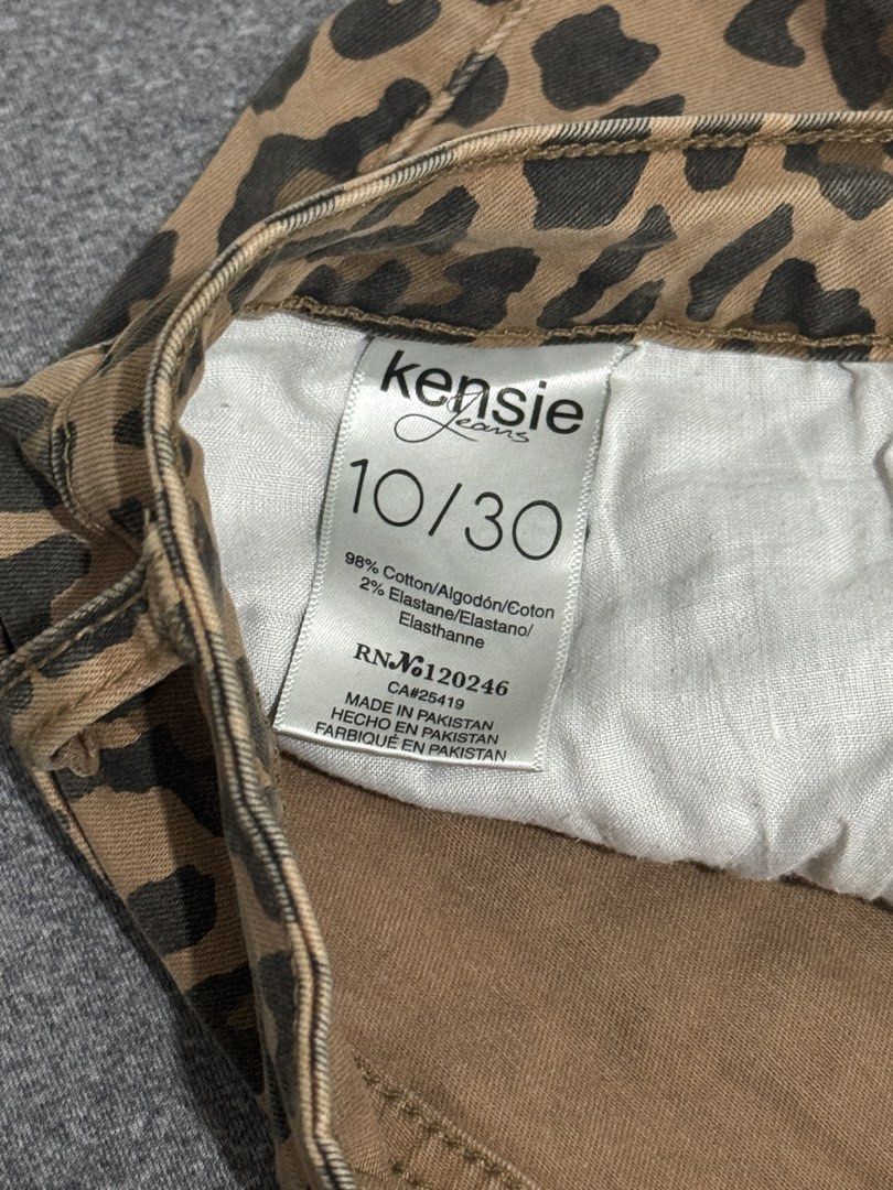 Leopard Print Denim Skirt Size 10/30 (Category: Skirts) located in Taguig. Submitted by rzkei (Listing ID 1465124155, Image 3). Description: - Tagged Size 10 / 30" - Length: 16" - Fits M- L, Mid-rise waist 📍Taguig .