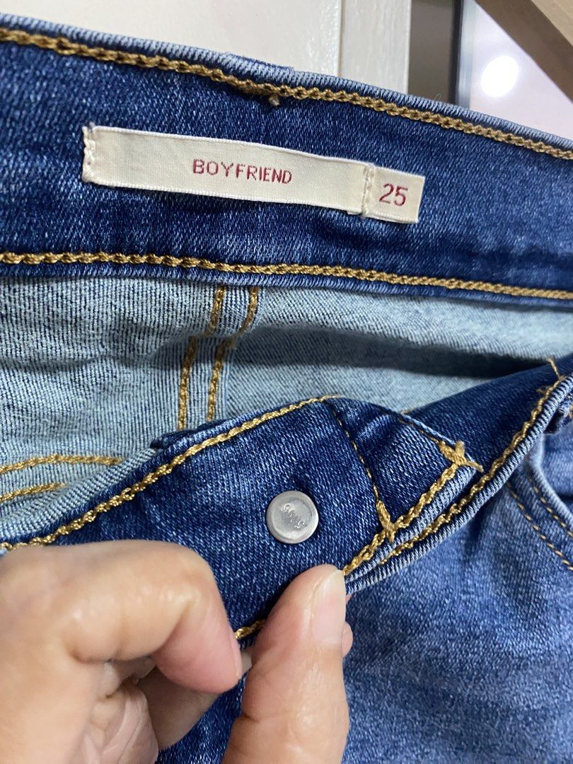 Levis (Category: Jeans) located in Santa Maria. Submitted by jordangail (Listing ID 1464994661, Image 3). Description: Levis boyfriend pants Premium 25 on tag pero actual waistline30x35 Stretchable pa Hem 5 Excellent Issue : Altered pinasakto ko sa height ko kase hehe Mine na Gcash Jnt God bless.