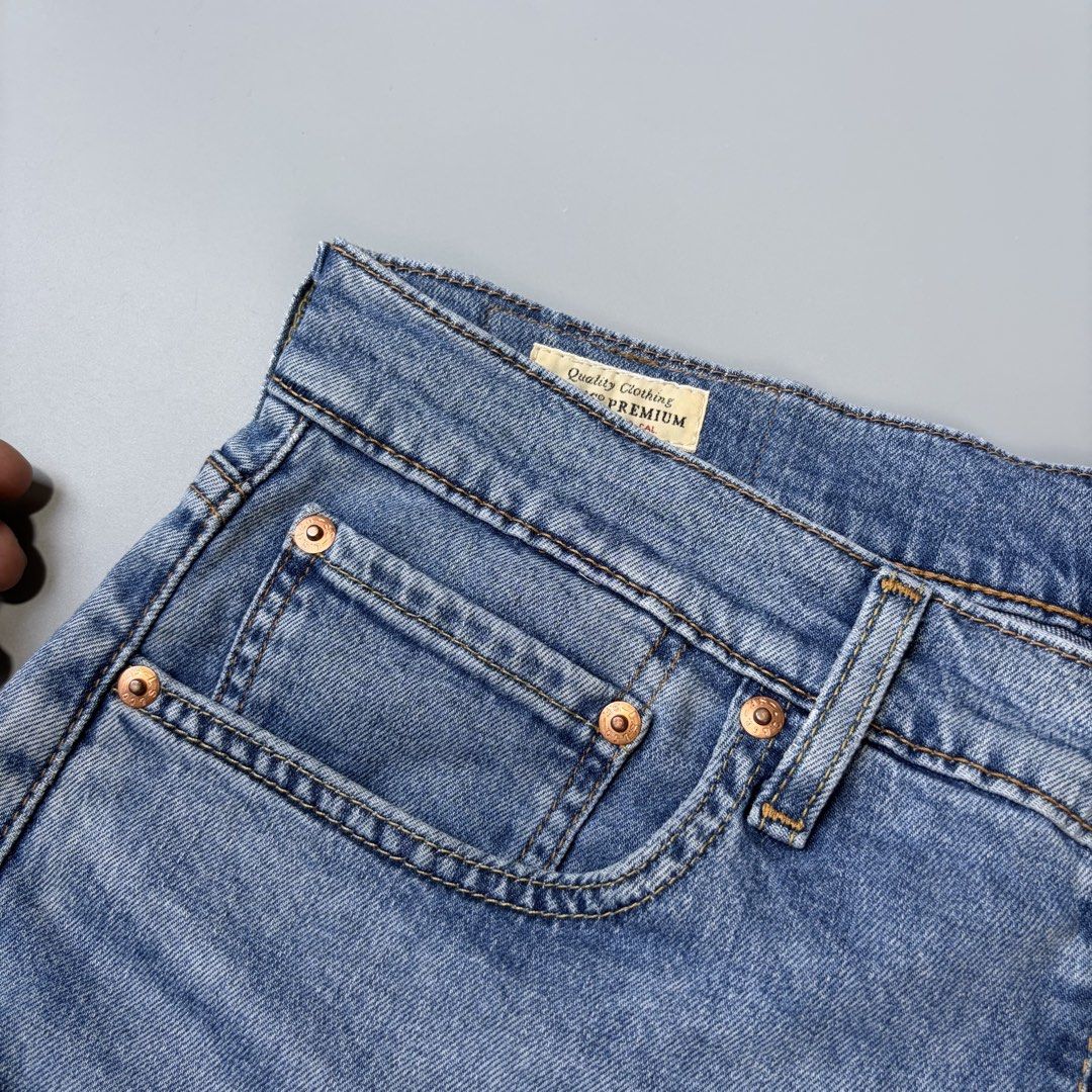 Levi’s 502 Performance Cool technology big E (Category: Jeans) located in Magalang. Submitted by luxgood18 (Listing ID 1465076156, Image 3). Description: Levi’s 502 Performance Cool technology big E Levi’s most versatile and popular modern cuts, engineered specifically for hot or tropical climates Size 34 in tape Length 38 Issue last price In good condition.