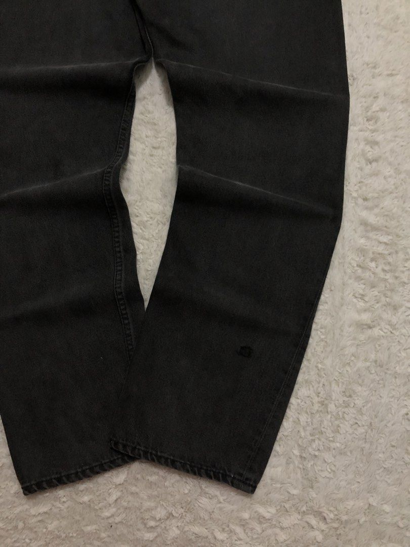 Levis 505 black straight cut jeans (Category: Jeans) located in Canaman. Submitted by thriftmoboss (Listing ID 1465003647, Image 3). Description: 📌LEVI’S 505 STRAIGHT CUTE JEANS cotton 100% Hard denim 95% Dimension W-34 L- 41 T-11 Hem-8 Good condition✅ Lightly used issue: 1 bullet hole and sign of usage Price:850🏷 ‎ ‎•✅PLUS SHIPPING FEE (+75) ‎•🔵MOP: G CASH ‎•🟥COURIER: JnT ‎•📍LOC:Magsaysay, Naga city ,Camarines Sur 🌫️.