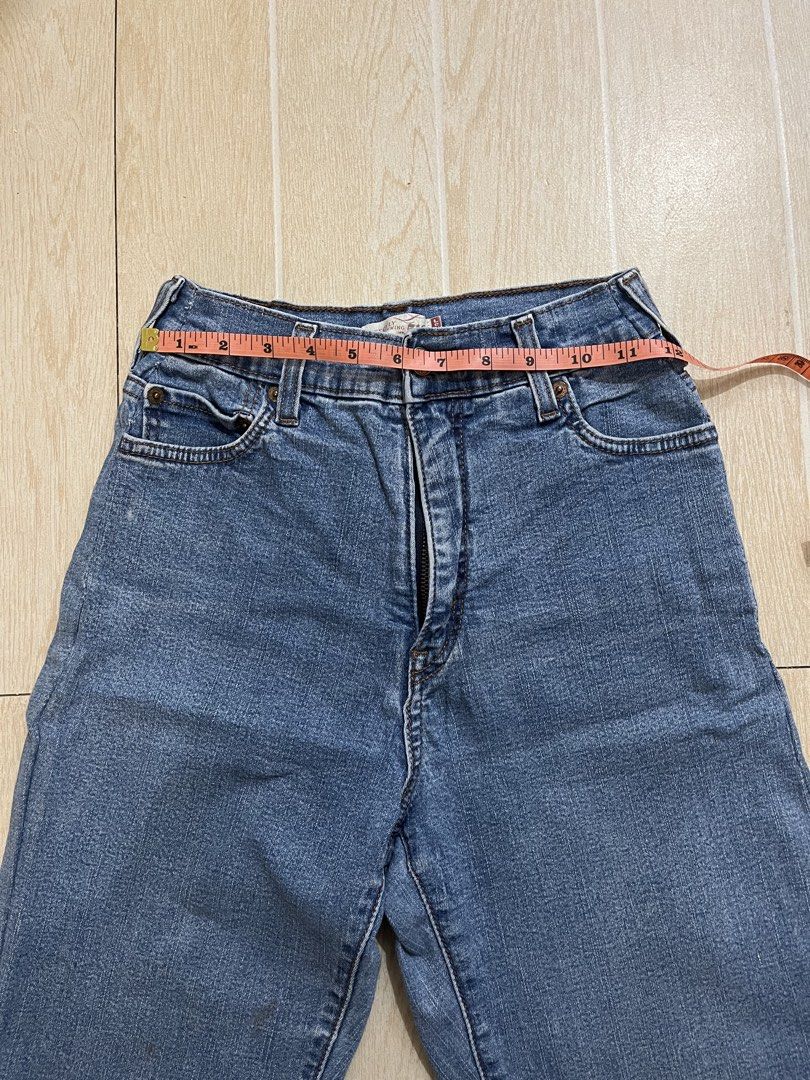 Levi's 512 Perfectly Slimming Jeans Size 8M (Category: Jeans) located in Quezon City. Submitted by juliacassandr4a (Listing ID 1465119439, Image 2). Description: - Brand: Levi's 512 Slim Jeans - Size: 8M (25) - Color/Wash: Mid Blue Wash - Material: 98% Cotton, 2% Spandex (with comfortable stretch) - Style: Slimming fit, classic five-pocket design, zip fly closure.