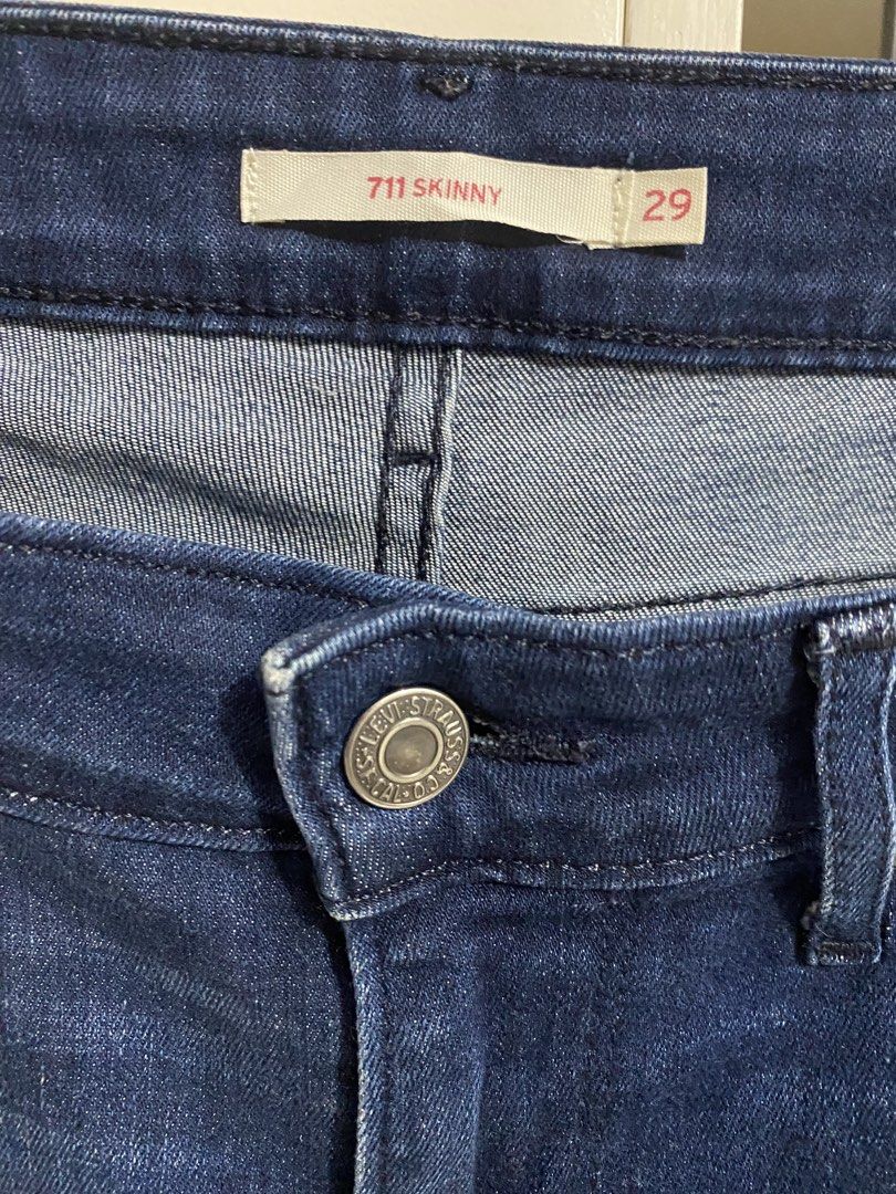 Levis 711 skinny (Category: Jeans) located in Santa Maria. Submitted by jordangail (Listing ID 1464995964, Image 3). Description: Levis 711 skinny 29 on tag 29-30x39 Hem 5.5 Dark blue 9.8/10 Excellent condi No issue Mine na Gcash Lbc Jnt God bless.