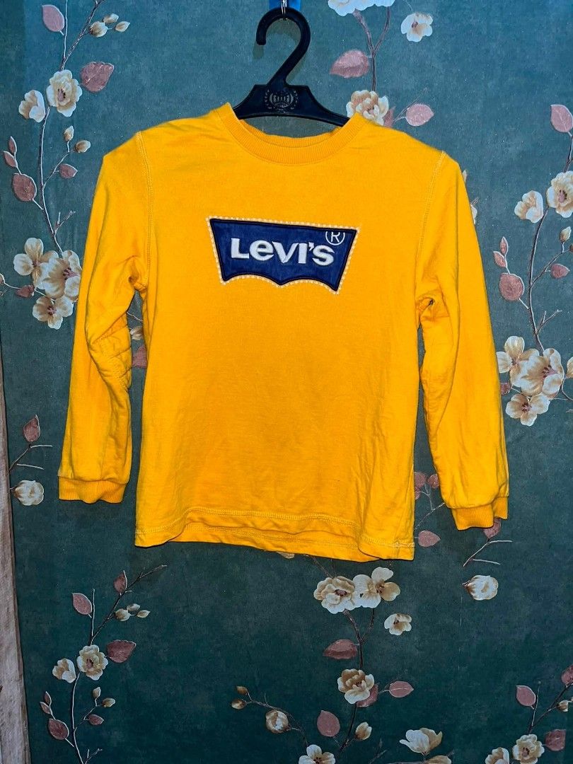 Levi's Classic Yellow embroided long sleeve (Category: Babies & Kids Fashion) located in Sindangan. Submitted by waterbop (Listing ID 1465104970, Image 1). Description: 300 + SF EXCELLENT CONDITION NO ISSUE 10/10 COLOR RATE 14W 18L.