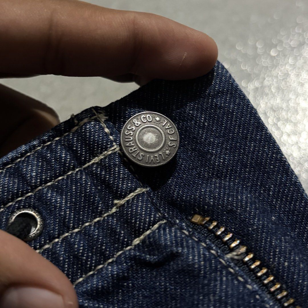 Levis Denim Over The Knee Work Short (Category: Shorts) located in Talisay. Submitted by re_sell01 (Listing ID 1464990464, Image 3). Description: Levis Denim Work Short Large Men’s Waistline 36-38” Length 20” Premium Big E Excellent Condition.