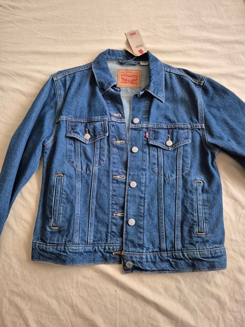 Levi's Ex-Boyfriend Trucker Jacket Denim Size S (Category: Coats, Jackets and Outerwear) located in Las Pinas. Submitted by katdideles (Listing ID 1465005160, Image 1). Description: item was never used. pick up from las pinas / makati.