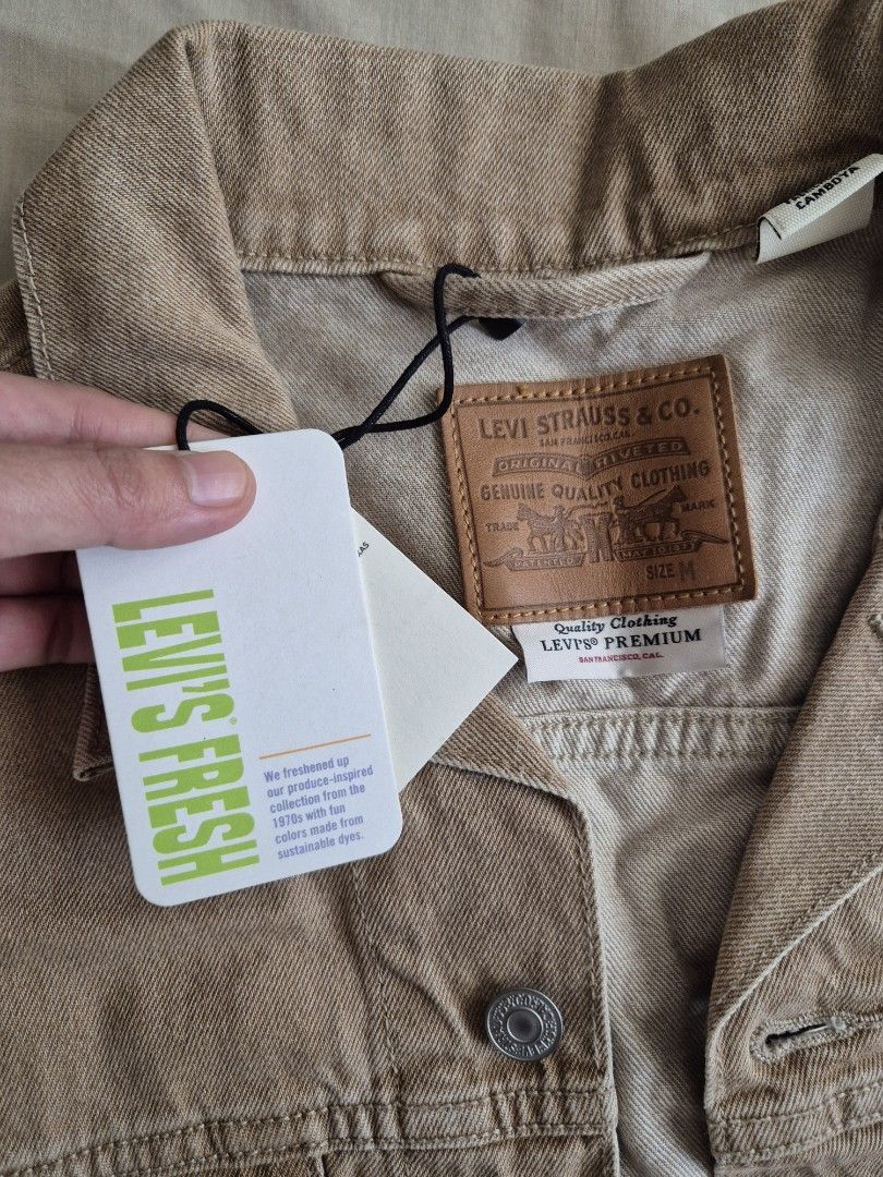 Levi's Ex-Boyfriend Trucker Jacket Tan Size M (Category: Coats, Jackets and Outerwear) located in Las Pinas. Submitted by katdideles (Listing ID 1465023066, Image 3). Description: item was never used. pick up from las pinas / makati. .