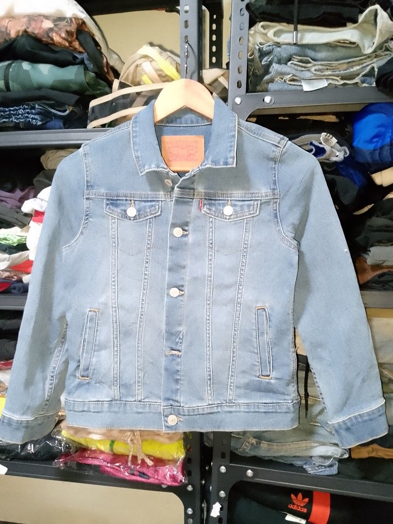 Levi's Light Wash Denim Jacket Size S (Category: Coats, Jackets and Outerwear) located in Manila. Submitted by mjthrifted_second (Listing ID 1465026270, Image 1). Description: - Brand: Levi's - Style: Denim jacket (Style 7747-M1C) - Color: Light wash - Size: Small (S) -Dimes: 17/21 - Material: 81% cotton, 18% polyester, 1% spandex - Features: Button-up front, classic collar, chest flap pockets, and side slip pockets - Condition: Clean denim fabri