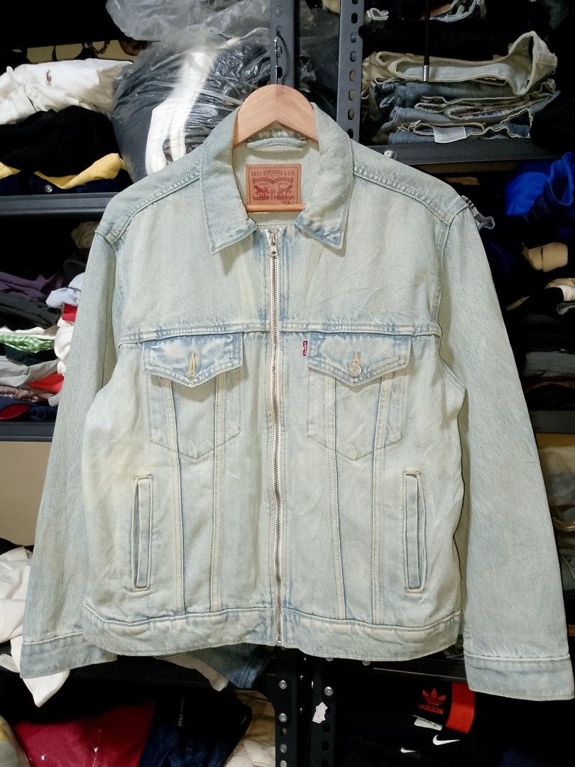 Levi's Light Wash Denim Zip Jacket Size L (Category: Coats, Jackets and Outerwear) located in Manila. Submitted by mjthrifted_second (Listing ID 1465019118, Image 1). Description: - Brand: Levi's - Item: Denim jacket - Color/Wash: Light wash - Size: Large -Dimes: 22/25 - Closure: Full front zip (rare alternative to standard buttons) - Pockets: 2 chest flap pockets with red Levi's tab + 2 vertical front welt pockets - Details: Branded metal hardwa