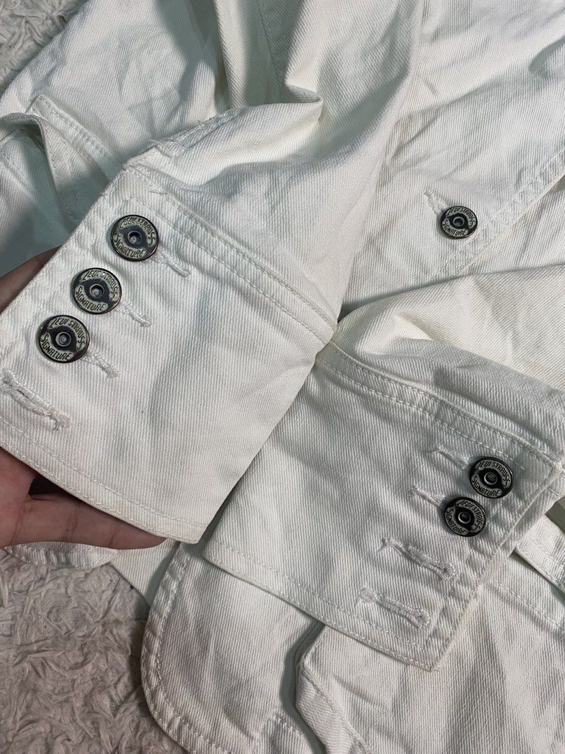 Levi’s Multiple buttons Jacket (Category: Coats, Jackets and Outerwear) located in Butuan. Submitted by exodus.co (Listing ID 1465097532, Image 2). Description: .