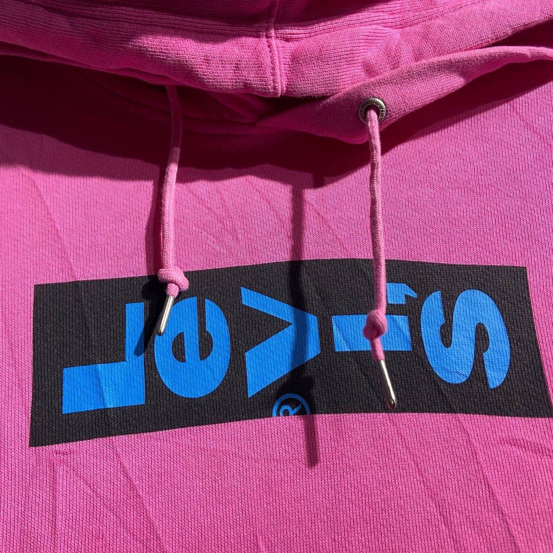 Levi’s Pullover Hoodie (Category: Coats, Jackets and Outerwear) located in Jamindan. Submitted by suecyyythrift (Listing ID 1465056771, Image 3). Description: Large on Tag 24 Width 27 Length Excellent Condition No Issue.