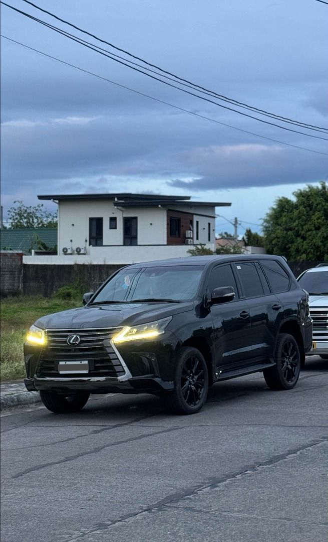Lexus LX450D KURO LIMITED EDITION Auto (Category: Used Cars) located in Manila. Submitted by shinsawada56820 (Listing ID 1465026280, Image 1). Description: Lexus LX450D Black KURO 2021model Limited edition Fullest option 1st owned complete Original documents Automatic transmission V8 Diesel engine Fresh interior good as new Air suspension Dual battery Automatic tail gate Ready to transfer Moneyback guarantee No issue.