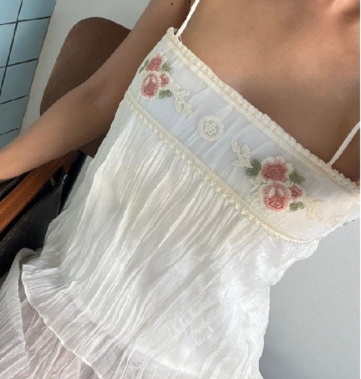 LF this and similar tops!! (Category: Looking For) located in San Fernando. Submitted by decluttrwithella (Listing ID 1465029030, Image 1). Description: Feel free to chat!.