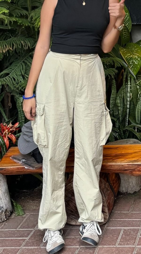 Light beige cargo pants (Category: Other Bottoms) located in Consolacion. Submitted by thisislorraine (Listing ID 1465086610, Image 2). Description: Size 26-27.