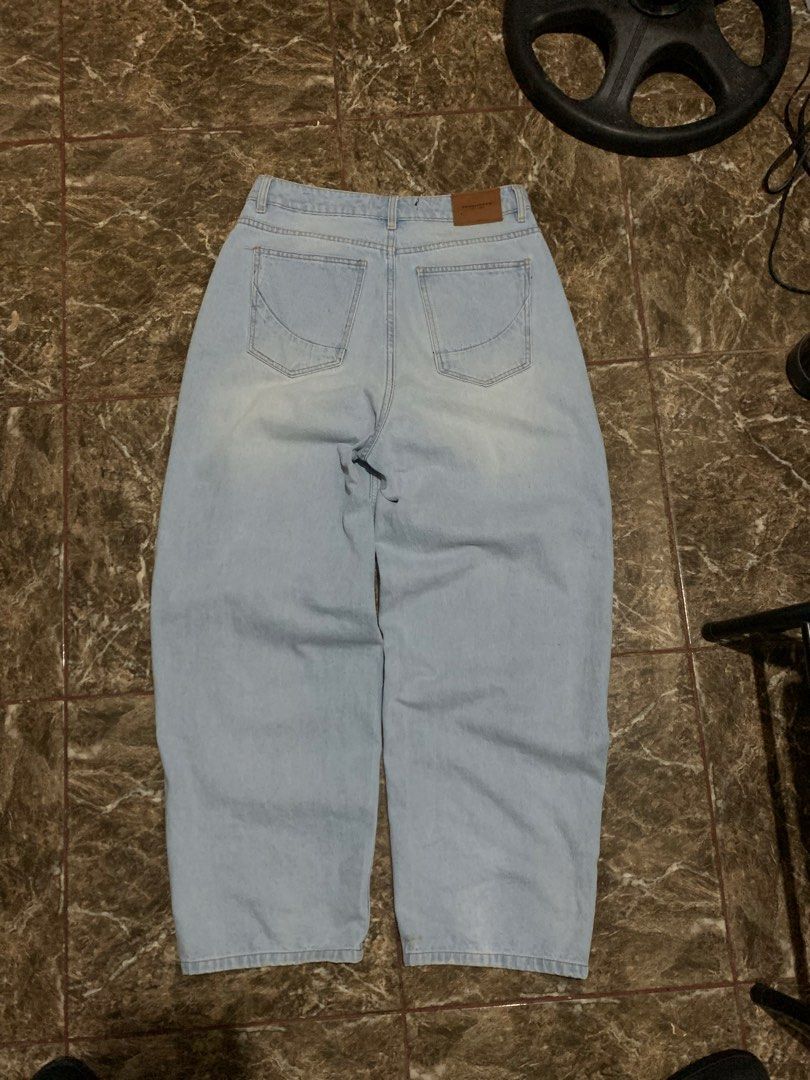Light Blue Washed Baggy Jeans (Category: Jeans) located in Manila. Submitted by wearuno (Listing ID 1465129156, Image 2). Description: Good as new condition rfs: declutter 30 Waist 13 Thighs 42 Length 9 Leg Hole.
