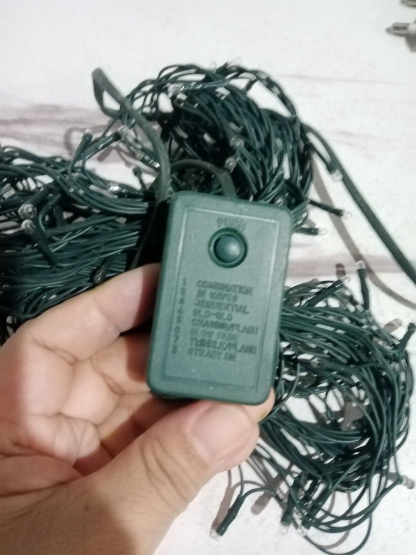 Light decor (Category: Lighting) located in Caloocan City. Submitted by 4kidsstore (Listing ID 1464969076, Image 2). Description: Working As is na kasi no idea gaano kahaba W plug 220v.