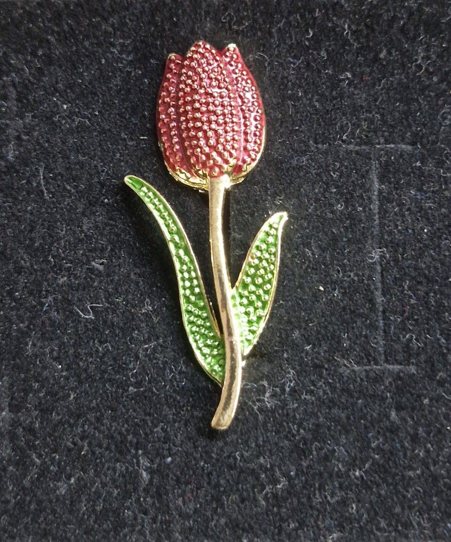 L'il Rosebud Brooch (Category: Brooches) located in Taguig. Submitted by mommaschoice (Listing ID 1464969760, Image 1). Description: Brand New Small brooch Lightweight won't damage the fabric Ships nationwide.