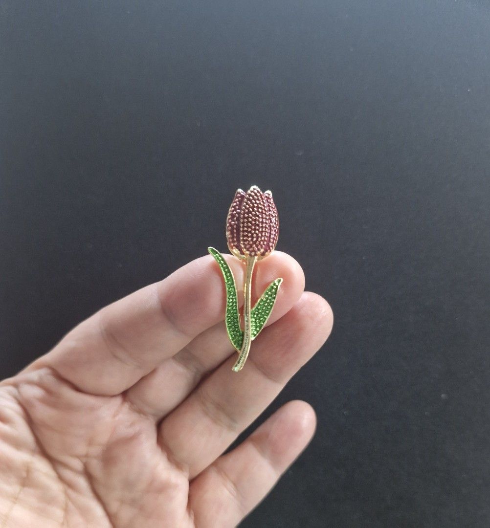 L'il Rosebud Brooch (Category: Brooches) located in Taguig. Submitted by mommaschoice (Listing ID 1464969760, Image 2). Description: Brand New Small brooch Lightweight won't damage the fabric Ships nationwide.