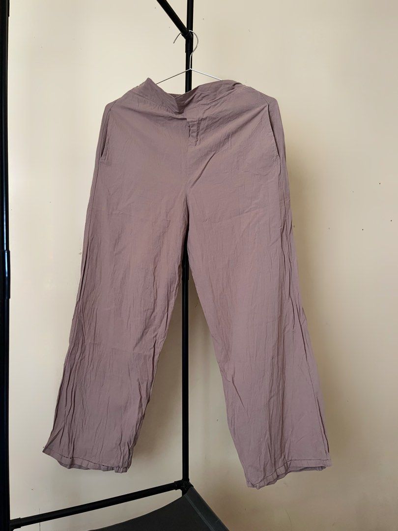 Linen Pants (Category: Other Bottoms) located in Baguio. Submitted by samxsells (Listing ID 1465043455, Image 1). Description: L:39.9” W:26-32” Inseam:27”.