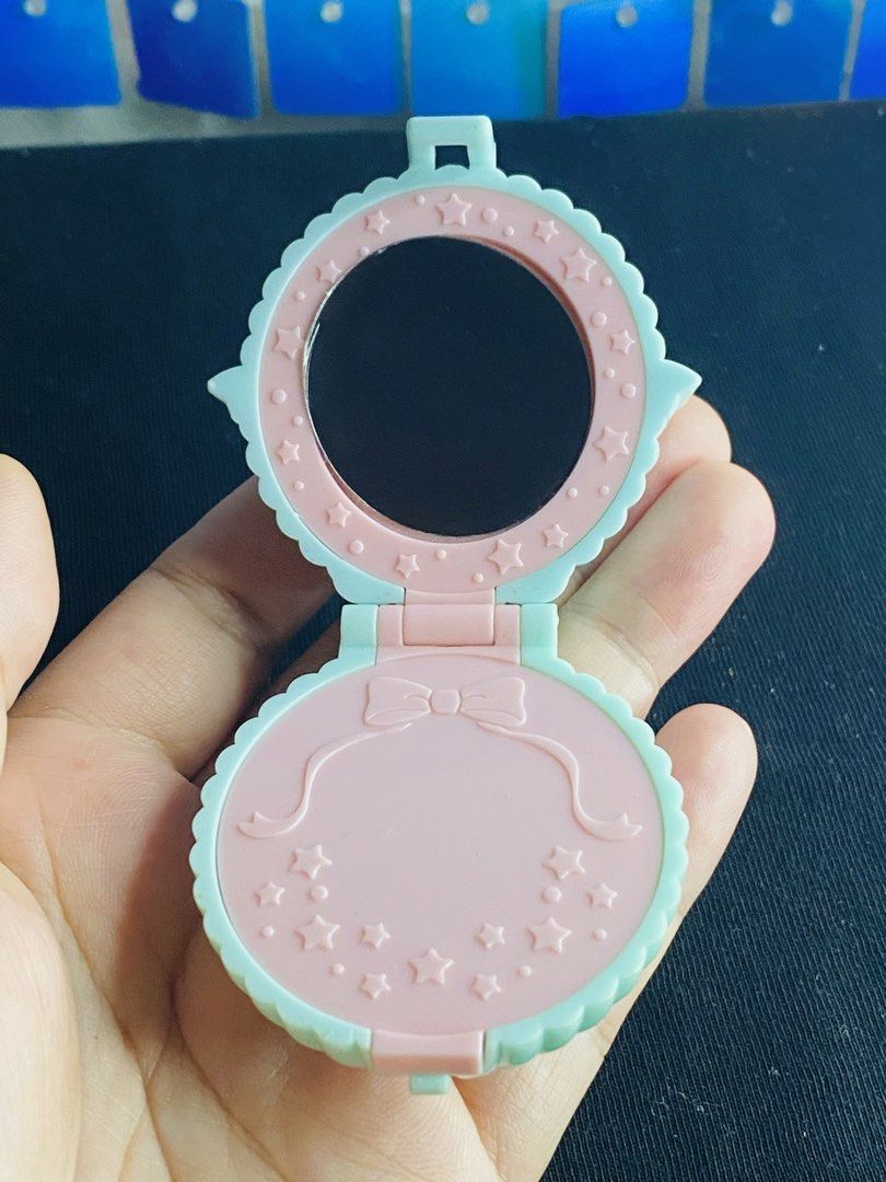 Little twin stars compact mirror (Category: Character Goods) located in Manila. Submitted by kawaii_omocha_est2020 (Listing ID 1465126643, Image 2). Description: ✅ Mine Now, Pay Now ✅ Please check all photos for complete details. ✅ Please manage your expectations, most items are preloved and not for those who are sensitive about condition. ✅ Actual color may vary due to lighting conditions. ✅ Due to limited reply quota, I will only entertain seri