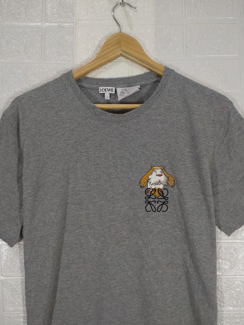 LOEWE TEE SHIRT (Category: Luxury Apparel) located in Baguio. Submitted by dansteals (Listing ID 1465131277, Image 2). Description: 29 X 20 MEDIUM.
