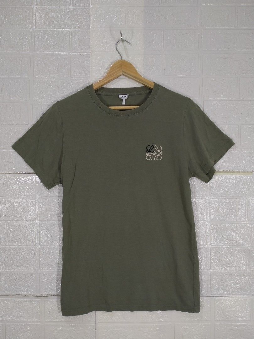 LOEWE TEE SHIRT (Category: Luxury Apparel) located in Baguio. Submitted by dansteals (Listing ID 1465131896, Image 1). Description: 27 X 18 SMALL.
