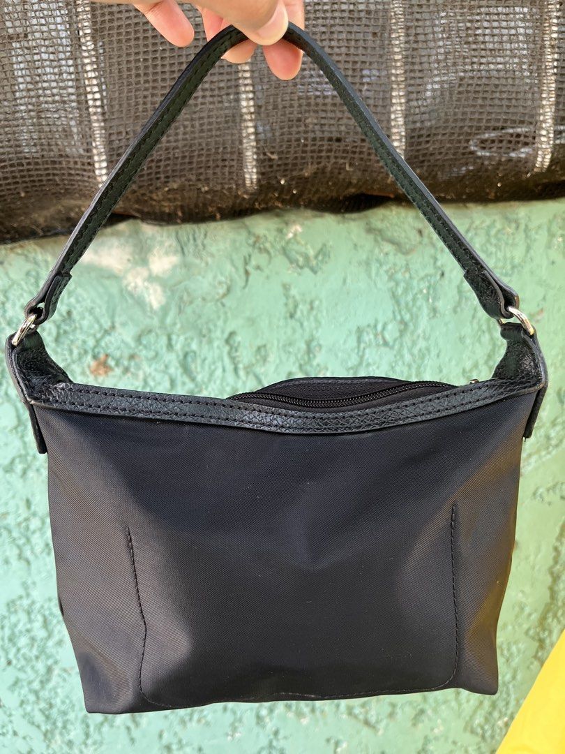 Longchamp (Category: Shoulder Bags) located in Cagayan de Oro. Submitted by prelovedukayukaybags_cdo (Listing ID 1465005290, Image 3). Description: .