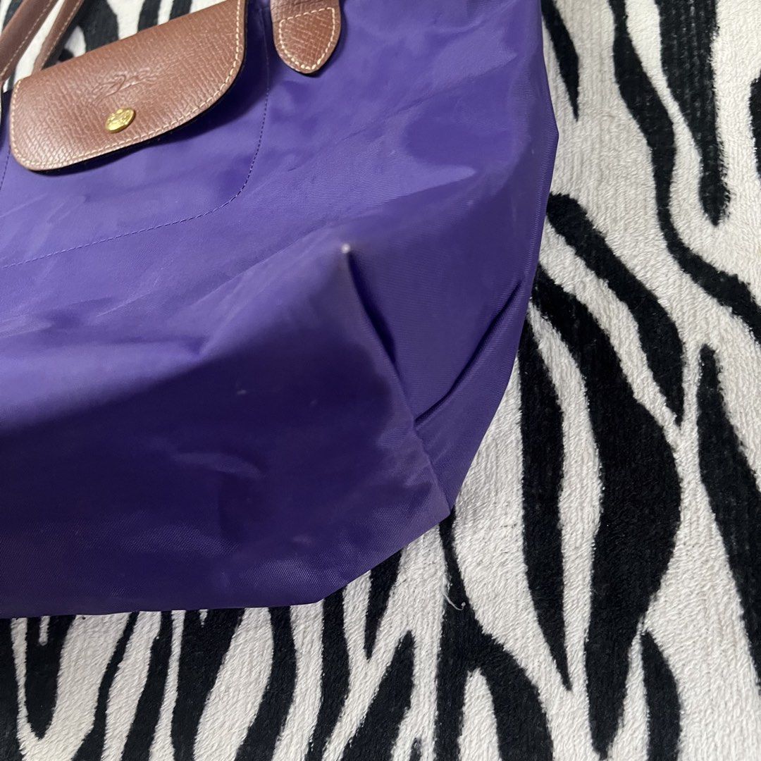 Longchamp (Category: Shoulder Bags) located in Manila. Submitted by royaldripmanila (Listing ID 1465044973, Image 3). Description: No issue W14 L10.